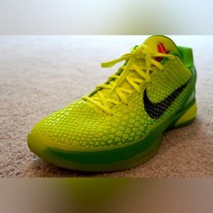 Kobe 6 Grinch Protro slightly used. Open for negotiation.